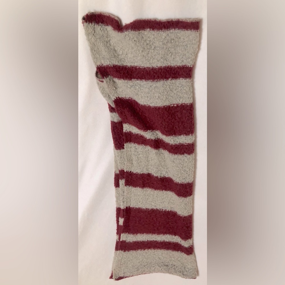 Gently worn. Pet and smoke free home. Scarf. Red and tan.